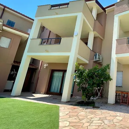 Alessandra Apartment *
